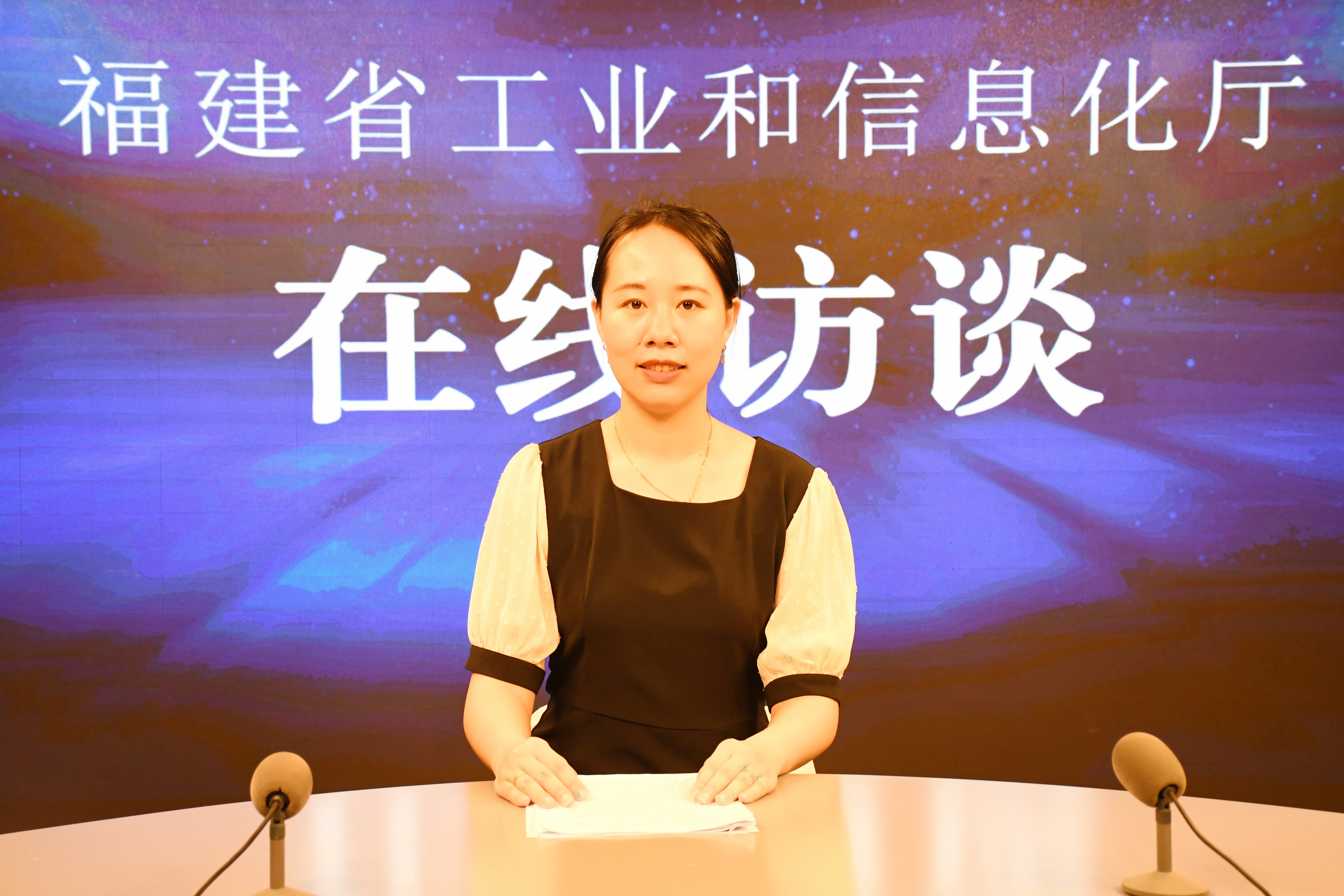 主持人.jpg
