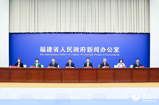 新闻发布会.jpg