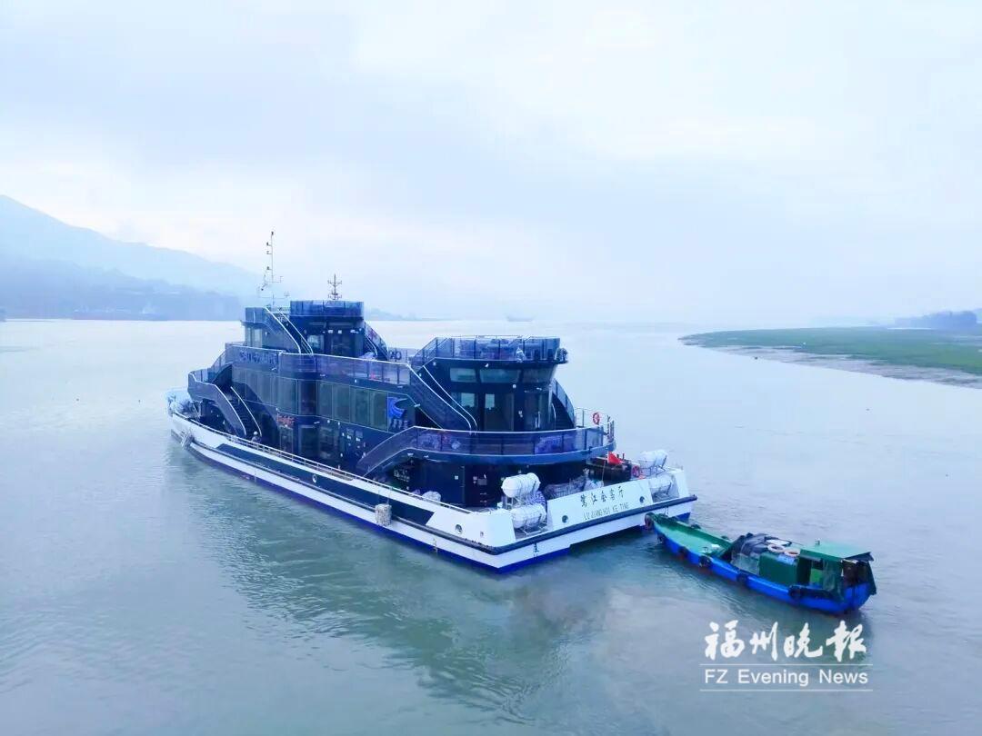 国内首艘全通透观光电船建成 国内首艘全通透观光电船建成